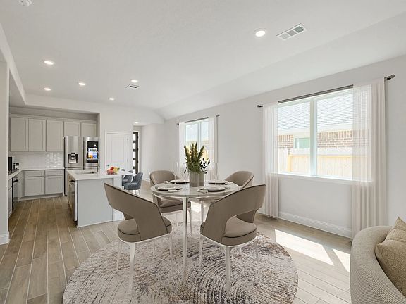 Plan 3019 dining - look may vary