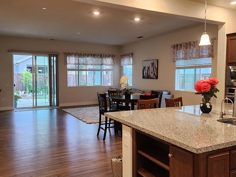 Laurel Dr — Photo 5
