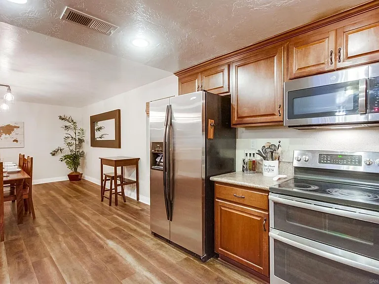 1566 La Vine Ln — Photo 14