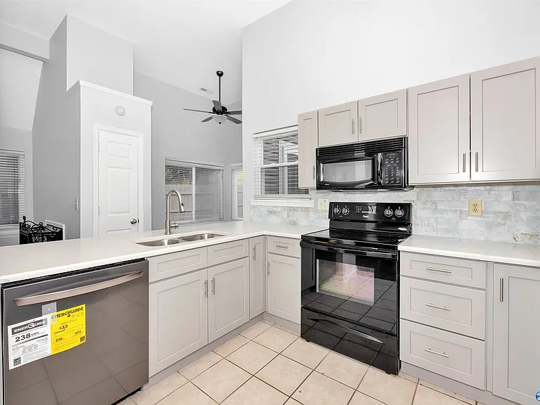 109 Briargate Ln — Photo 3