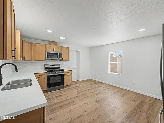 4th image of 4155 E Montecito St