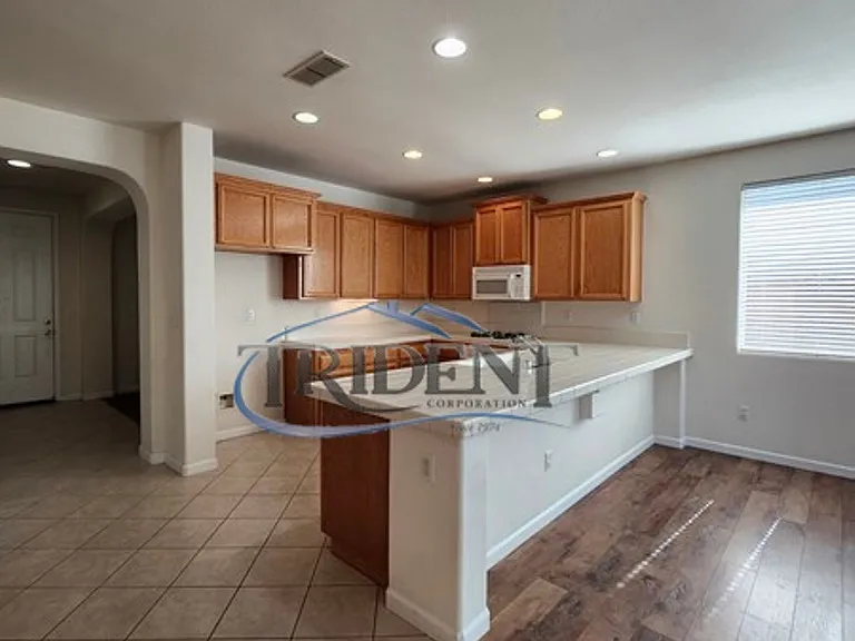 1038 Zanes Dr — Photo 9
