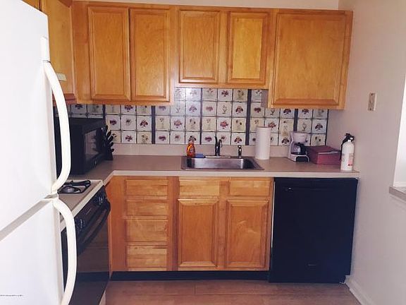 2nd image of 216 Wedgewood Cir