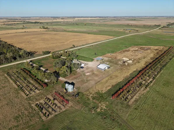39955 260th St, Mount Vernon, SD 57363