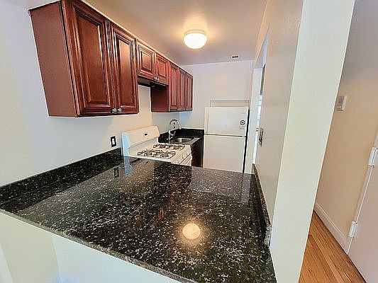 3rd image of 617 9th Ave #X