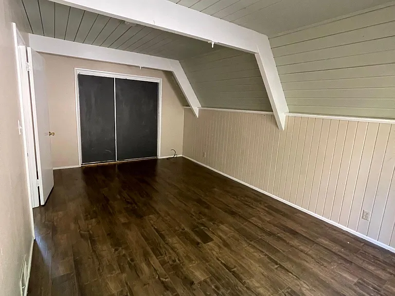 Downstairs large bedroom (2)