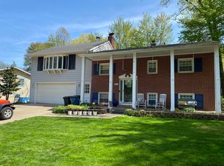 2068 Holliday Dr SW, Wyoming, MI 49519