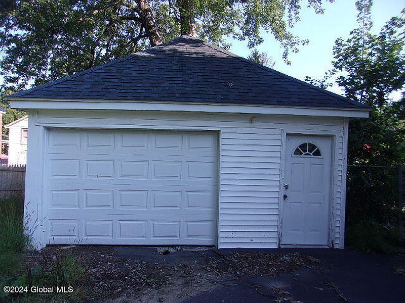 5th image of 15 Whitmore Avenue