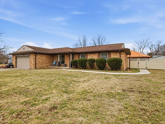 2nd image of 98 E Meadow Glen Dr