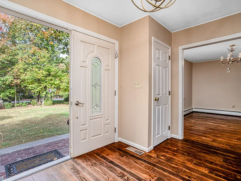 23 Golden Oaks Dr — Photo 2