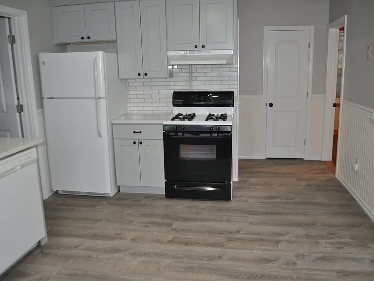 26 Johnson St #B — Photo 3