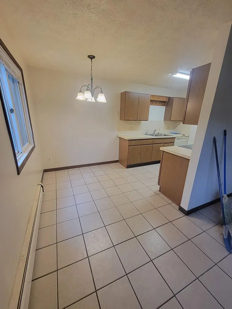 1 bed, 900 sqft, $1,015 — Photo 3