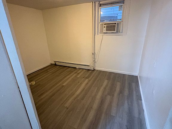 5th image of 56 11th Ave W Floor 1