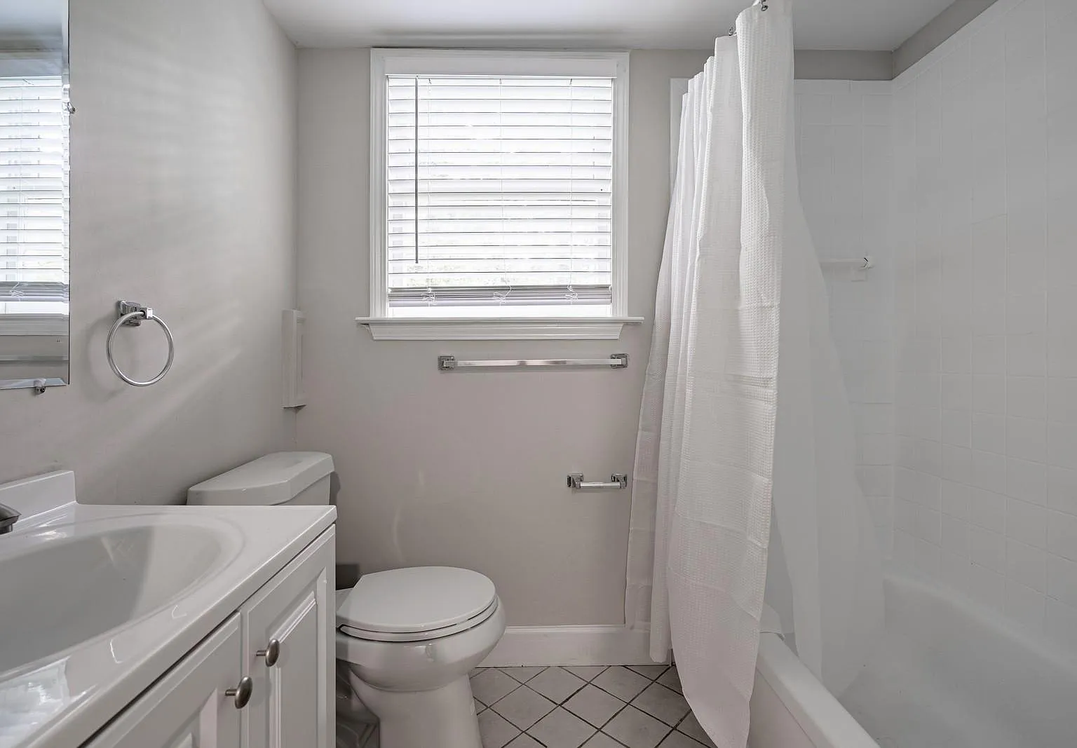 4 bed, 3.0 bath, 2040 sqft, $672 — Photo 3