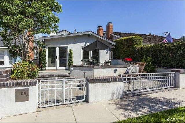 1st image of 709 Narcissus Ave