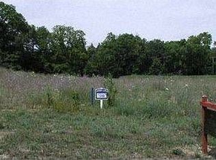 9014 Hidden Ct W, South Lyon, MI 48178