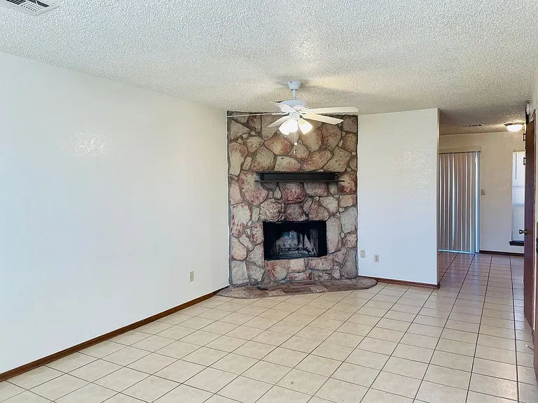 1901 E Lindsey St — Photo 72