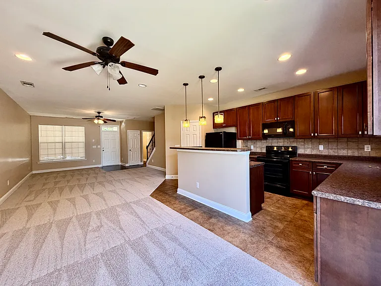 121 Walnut Cove Dr #D — Photo 10