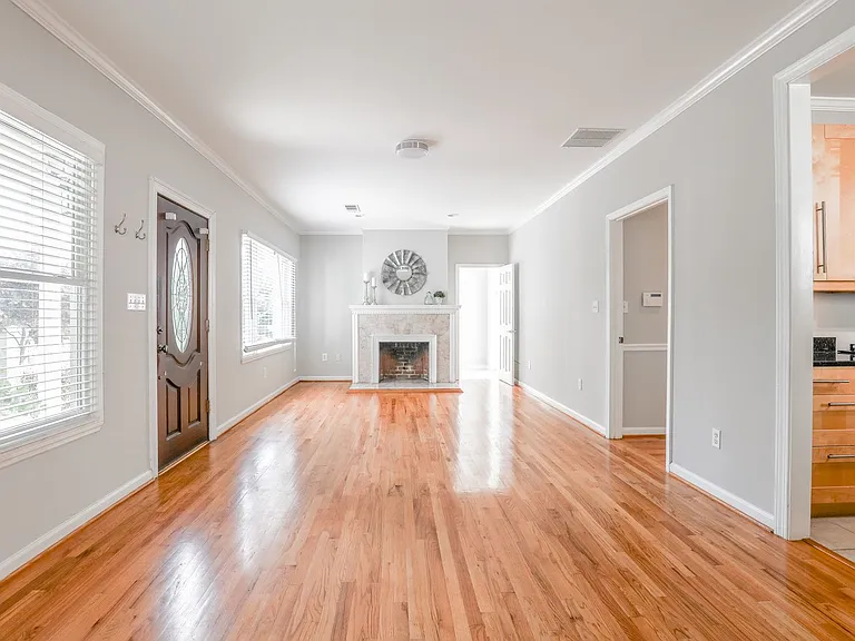 507 Boulevard Pl NE — Photo 3
