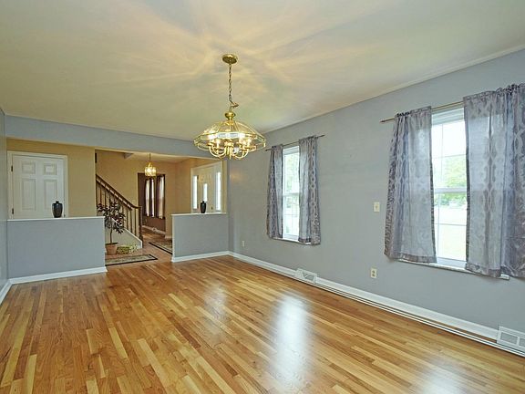 3rd image of 9998 Walnutridge Ct