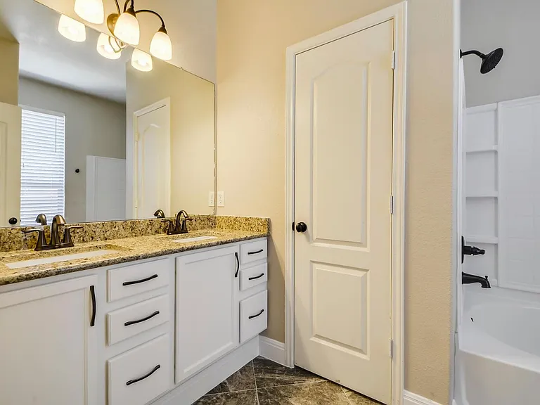 2202 Ezra Ct — Photo 16