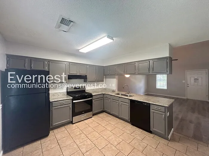 2912 Waverly Dr — Photo 7