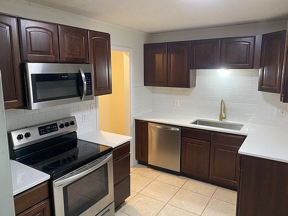 5th image of 6802 N Flora Ave