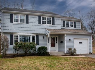 64 Ridgebrook Dr, West Hartford, CT 06107