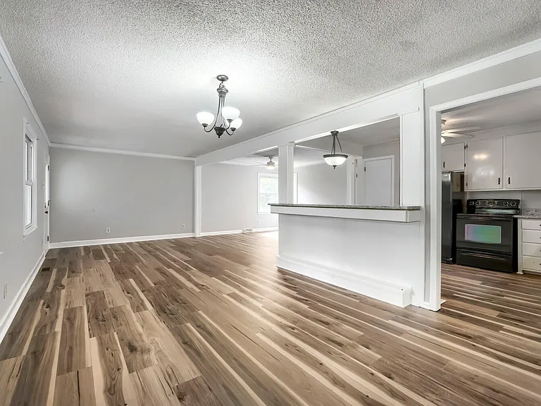 221 Eden Cir — Photo 7