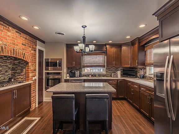 4th image of 32 Albea Drive