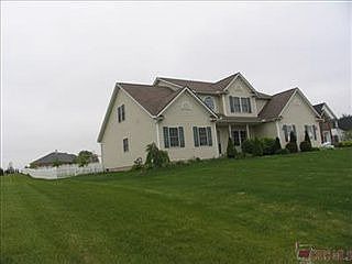 3rd image of 3126 Highland Cir