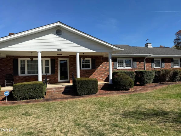 121 Clark Dr, Johnson City, TN 37601