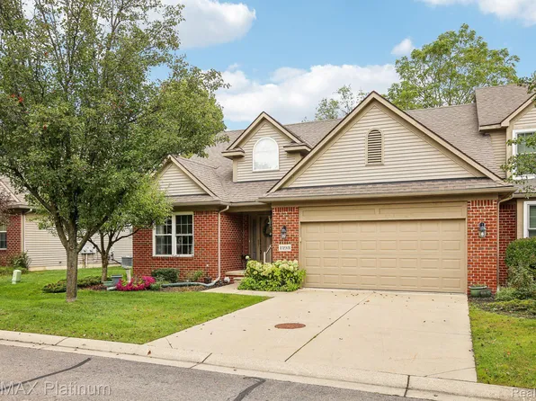 1193 Wind Chime Dr, Waterford, MI 48327