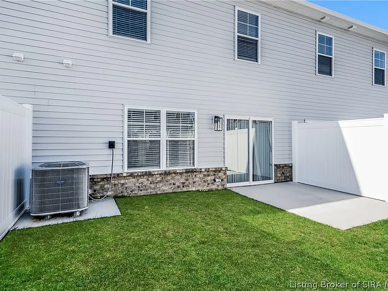2063 N Sarah Dr — Photo 15