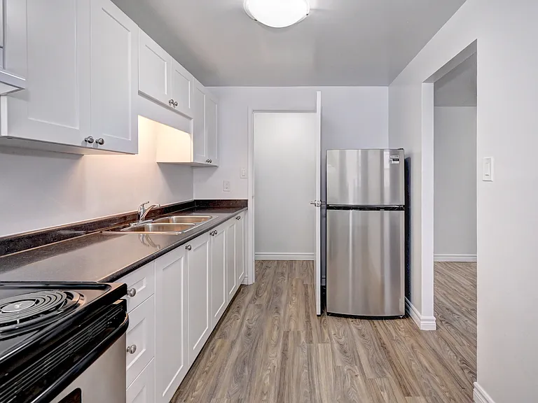 310 Kingswood Dr — Photo 3