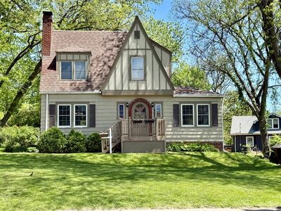 907 37th St, Des Moines, IA, 50312