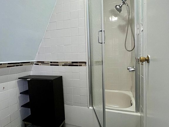 5th image of 247 Parker St Floor 3