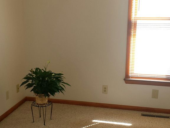 4th image of 1105 N Nebraska Ave