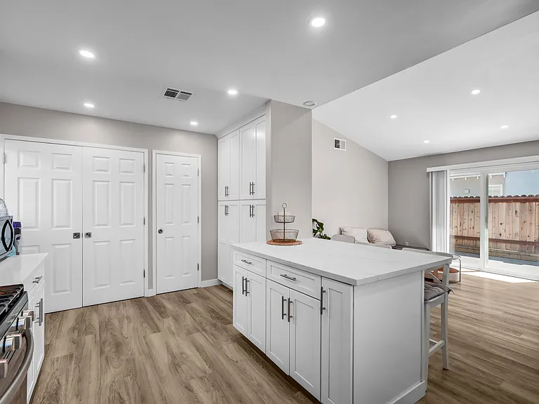 8401 Doncaster Dr — Photo 5