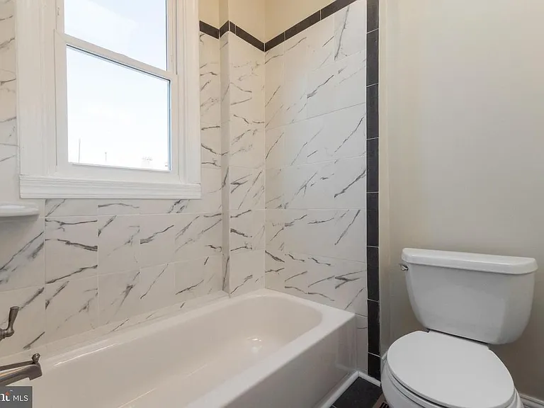 465 Luray Pl NW — Photo 12