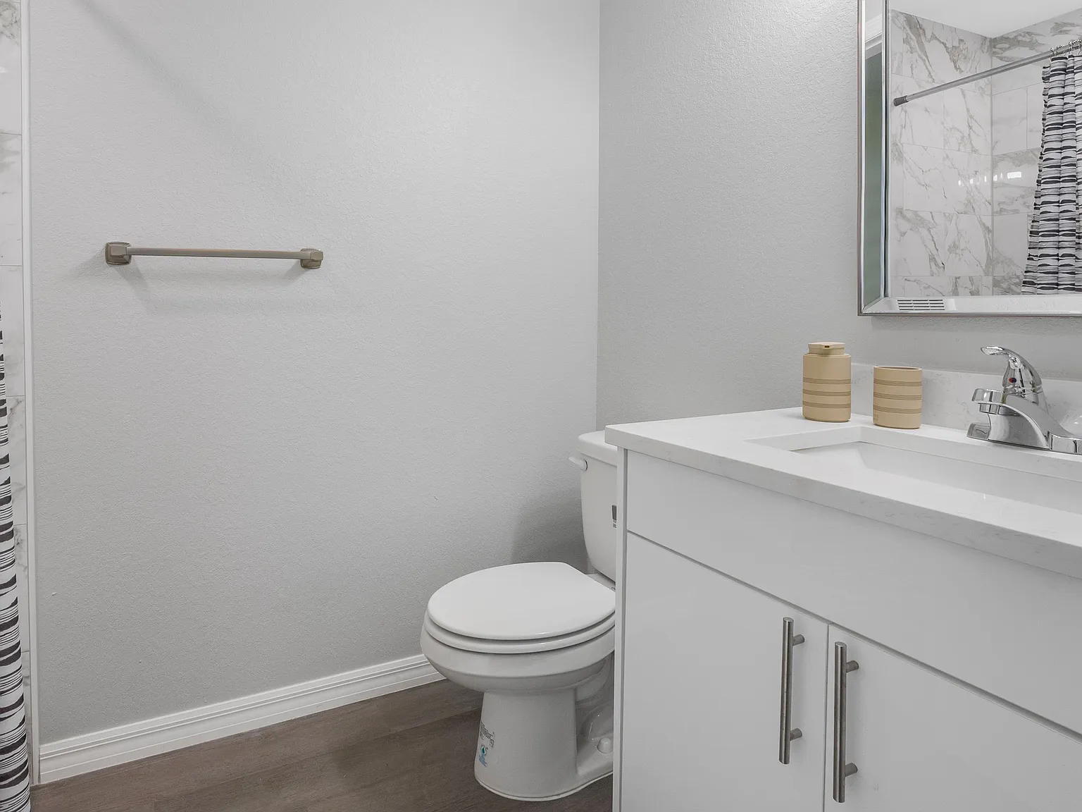 3 bed, 1300 sqft, $2,450 — Photo 4
