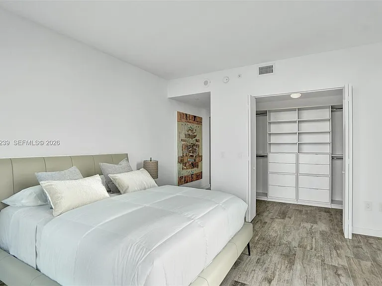 650 NE 32nd St #1001 — Photo 20