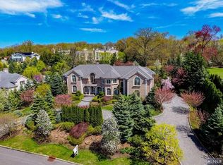 110 Hoover Dr, Cresskill, NJ 07626