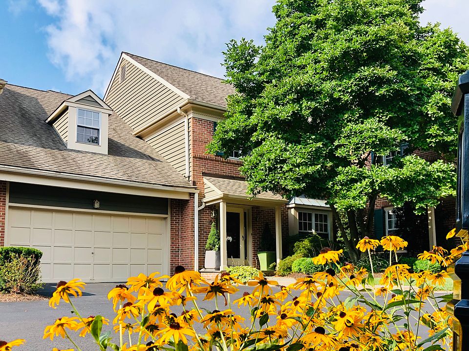 Front of townhome 
