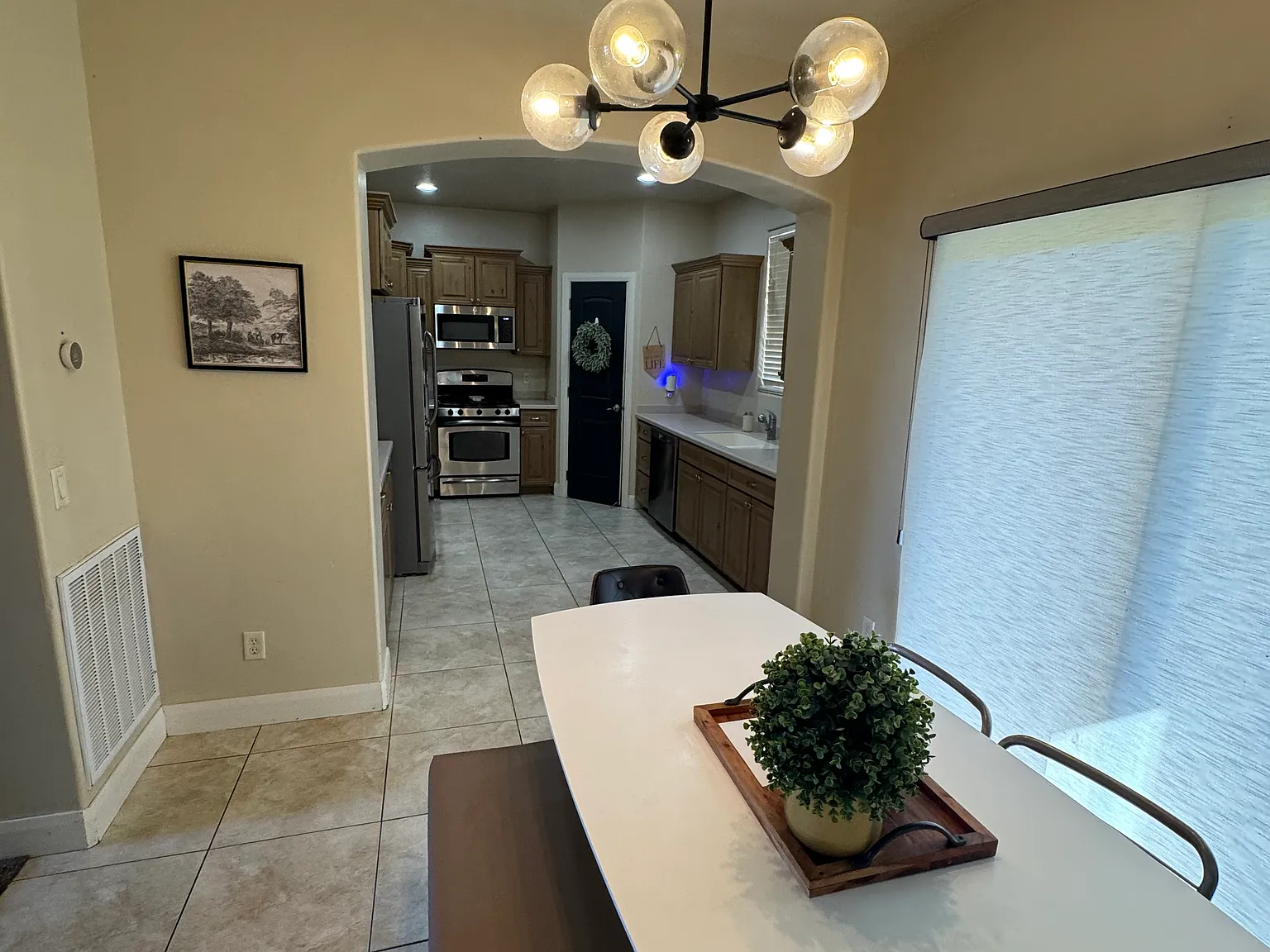4 bed, 2200 sqft, $2,250 — Photo 3
