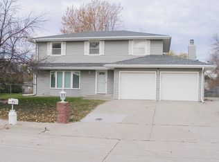 4206 Bel Air Dr, Kearney, NE 68845