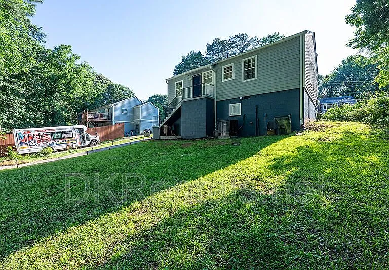 2874 Blount St — Photo 9