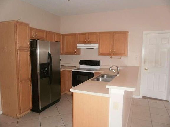 2nd image of 3030 Victoria Dr