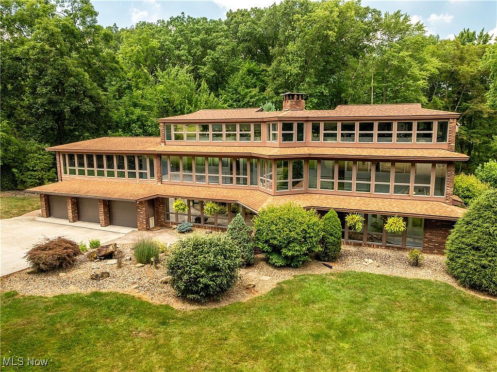 2711 S Cleveland Massillon Rd