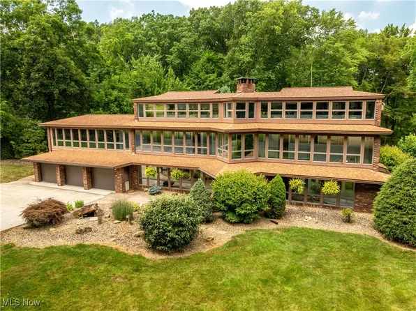 2711 S Cleveland Massillon Rd, Barberton, OH 44203